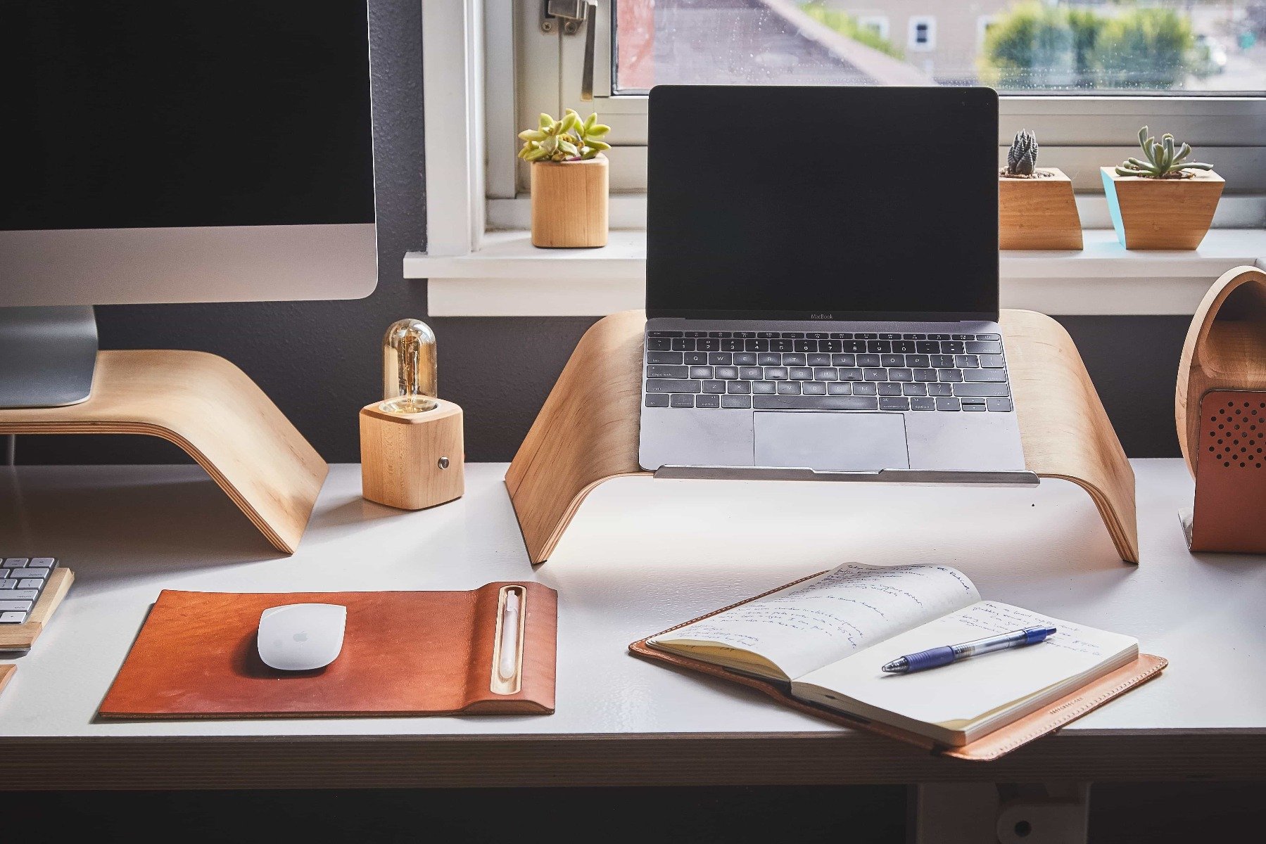 5 TIPŮ NA VYTVOŘENÍ KOMFORTNÍHO PRACOVIŠTĚ Z DOMU - HOME OFFICE